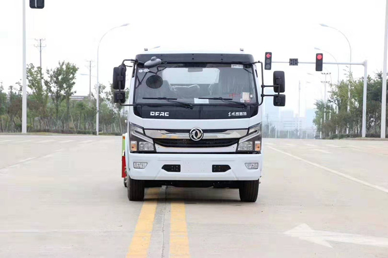 東風(fēng)多利卡10噸灑水車(chē)