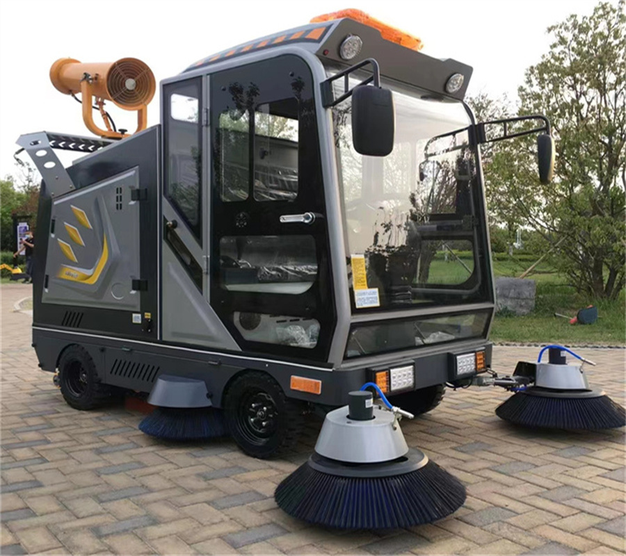 四輪電動(dòng)掃路車(chē)帶高壓水槍和尾部霧炮