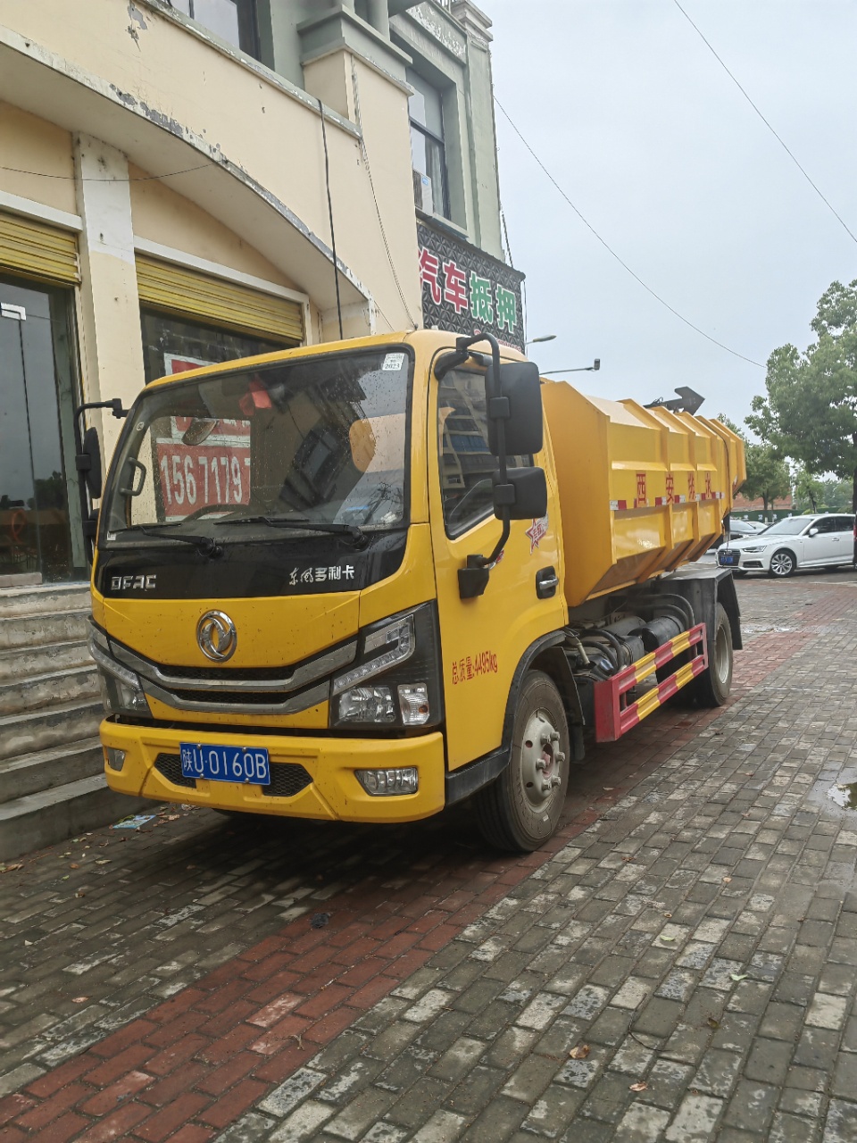 新到一臺準(zhǔn)新車藍(lán)牌國六污泥自卸車